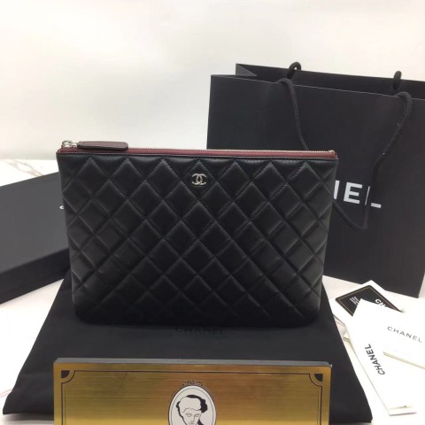 샤넬 클래식 램스킨 클러치 28cm 은장