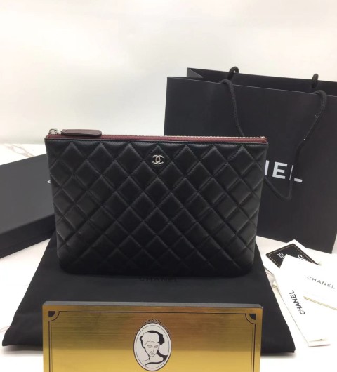 샤넬 클래식 램스킨 클러치 28cm 은장