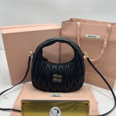 미우미우 miu miu 완더 마테라쎄 호보백 스몰
