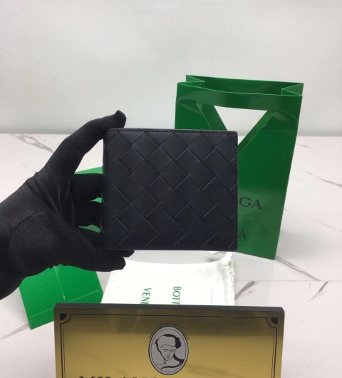 보테가베네타 인트레치아토 폴더형 반지갑 (올 블랙) 605721