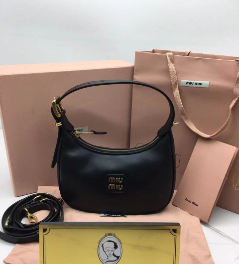 미우미우 23ss miu miu 가죽 호보백