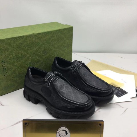 구찌 gucci 인터로킹G 로퍼 (남성용)