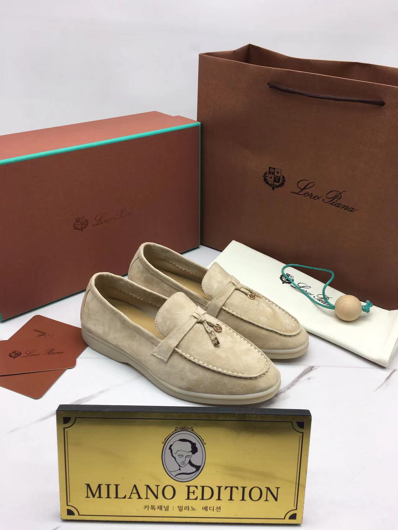 로로피아나 썸머 참스 워크 로퍼 샌드스톤
