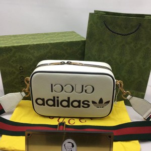 구찌 X 아디다스 콜라보 스몰 숄더백