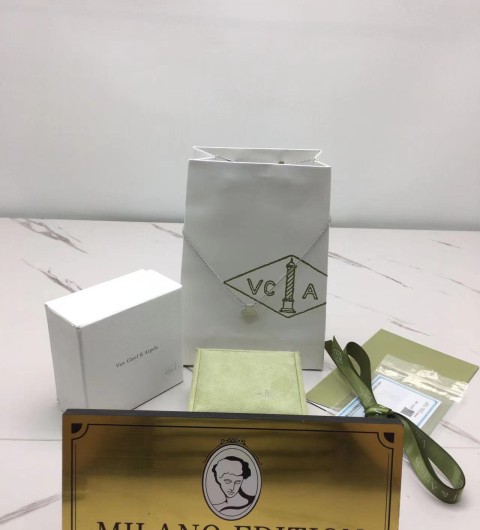 반클리프 앤 아펠 알함브라 목걸이 (V-gold소재) (컬러 실버)