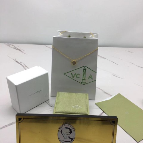 반클리프 앤 아펠 알함브라 목걸이 (V-gold소재) (줄 컬러 옐로우골드)