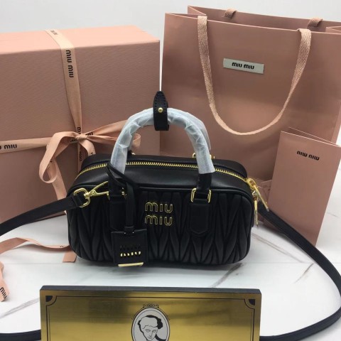 미우미우 miu miu 마테라쎄 볼링백