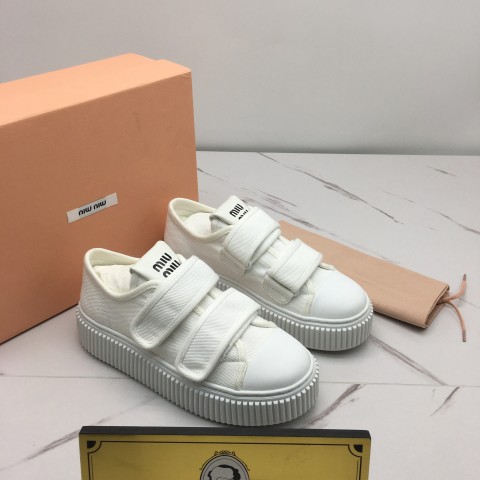 미우미우 스니커즈