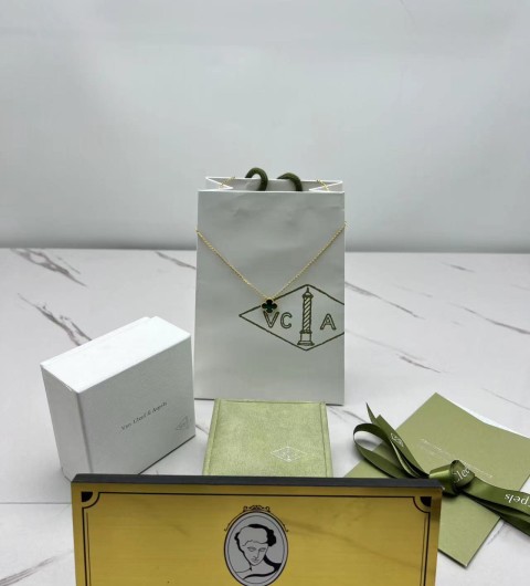 반클리프 앤 아펠 알함브라 목걸이 (V-gold소재) (그린) (엘로우골드,로즈골드)