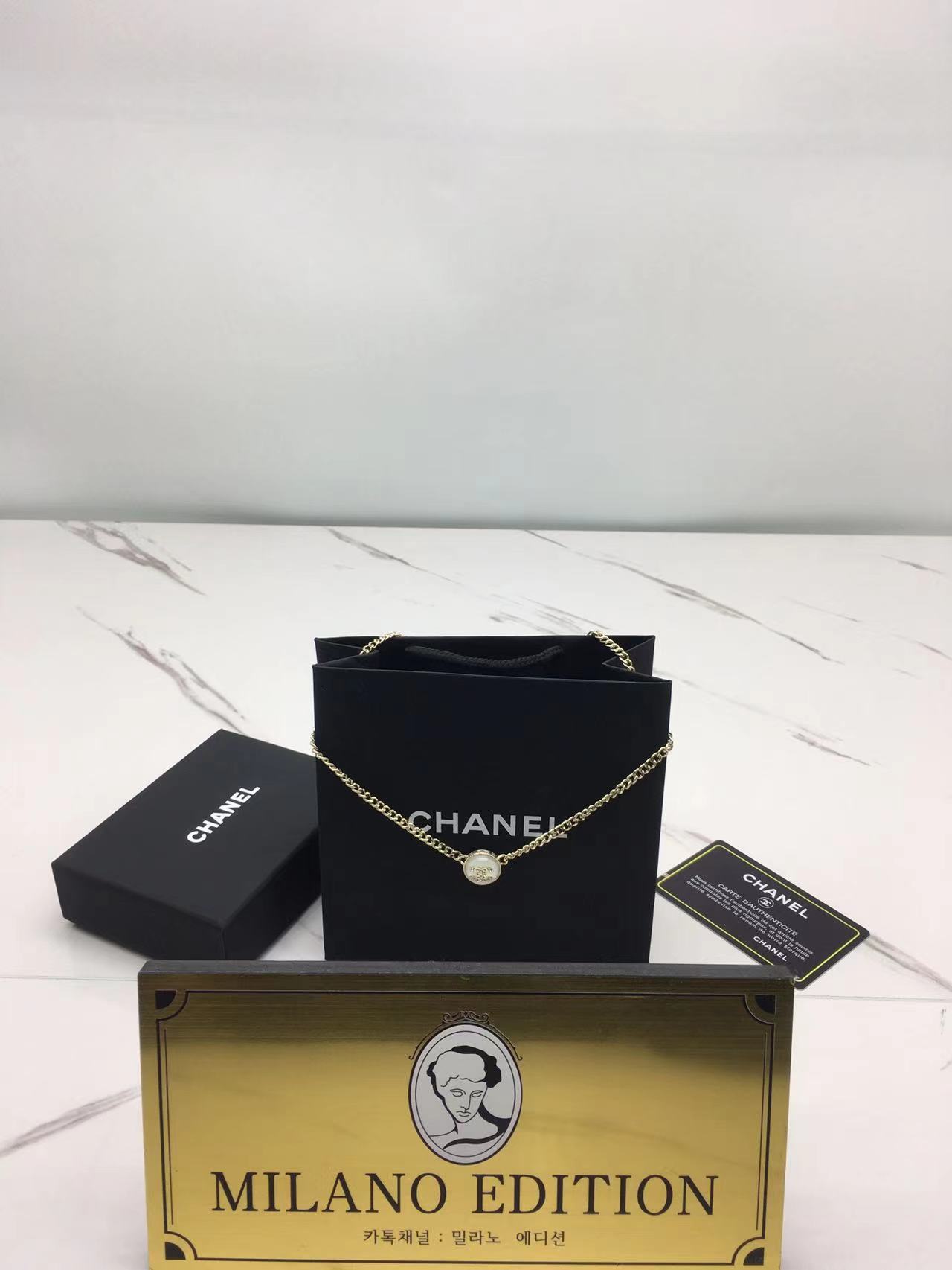샤넬 chanel 화이트 라운드 비니 목걸이 (upgrade ver.)