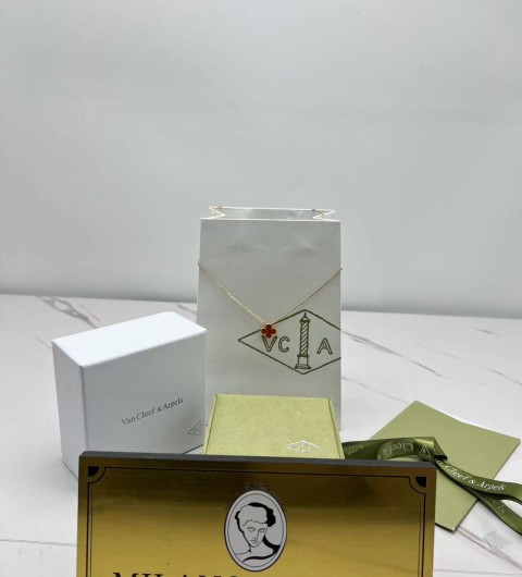반클리프 매직 알함브라 목걸이 (V-gold소재) (빈티지) (컬러 레드) (줄컬러 로즈골드)