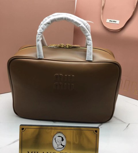 미우미우 miu miu 엠보로고 볼링백
