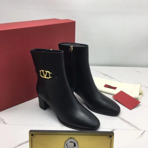 발렌티노 부츠힐