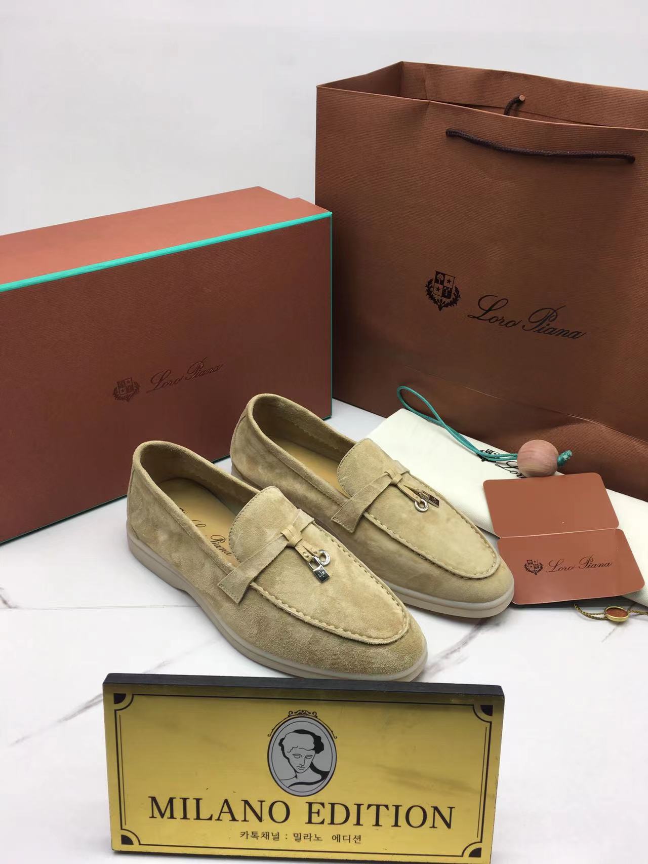 로로피아나 썸머 참스 워크 로퍼 샌드스톤