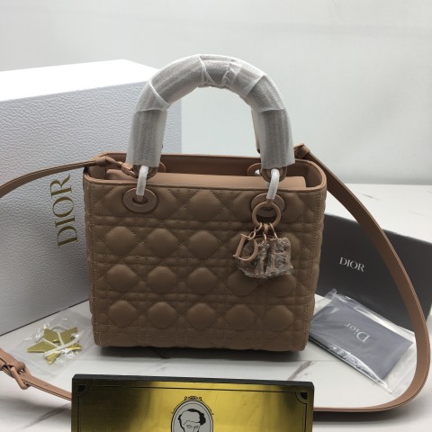 디올 울트라 매트 레이디 백 24cm