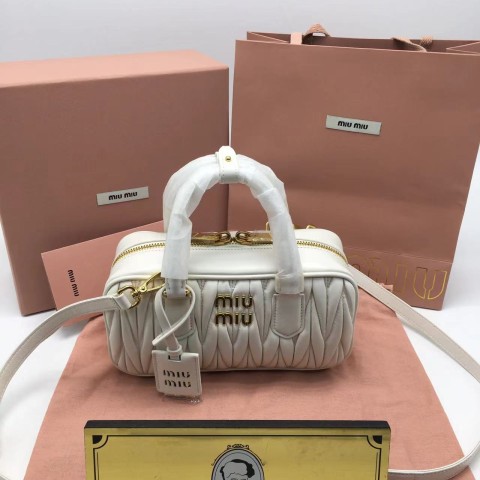 미우미우 miu miu 마테라쎄 볼링백