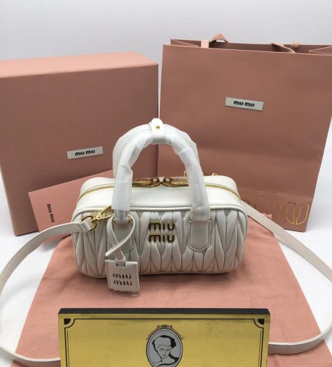 미우미우 miu miu 마테라쎄 볼링백