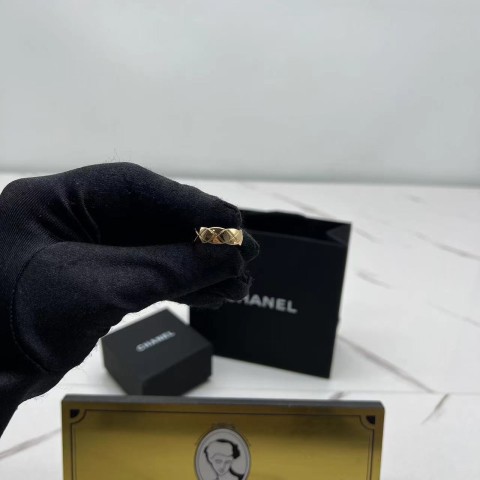 샤넬 chanel 코코 크러쉬 반지 (컬러 옐로우골드) (스몰 사이즈)