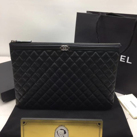 샤넬 보이 램스킨 클러치 33cm