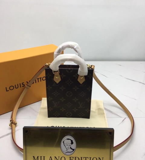 루이비통 쁘띠 삭 플라 M81295