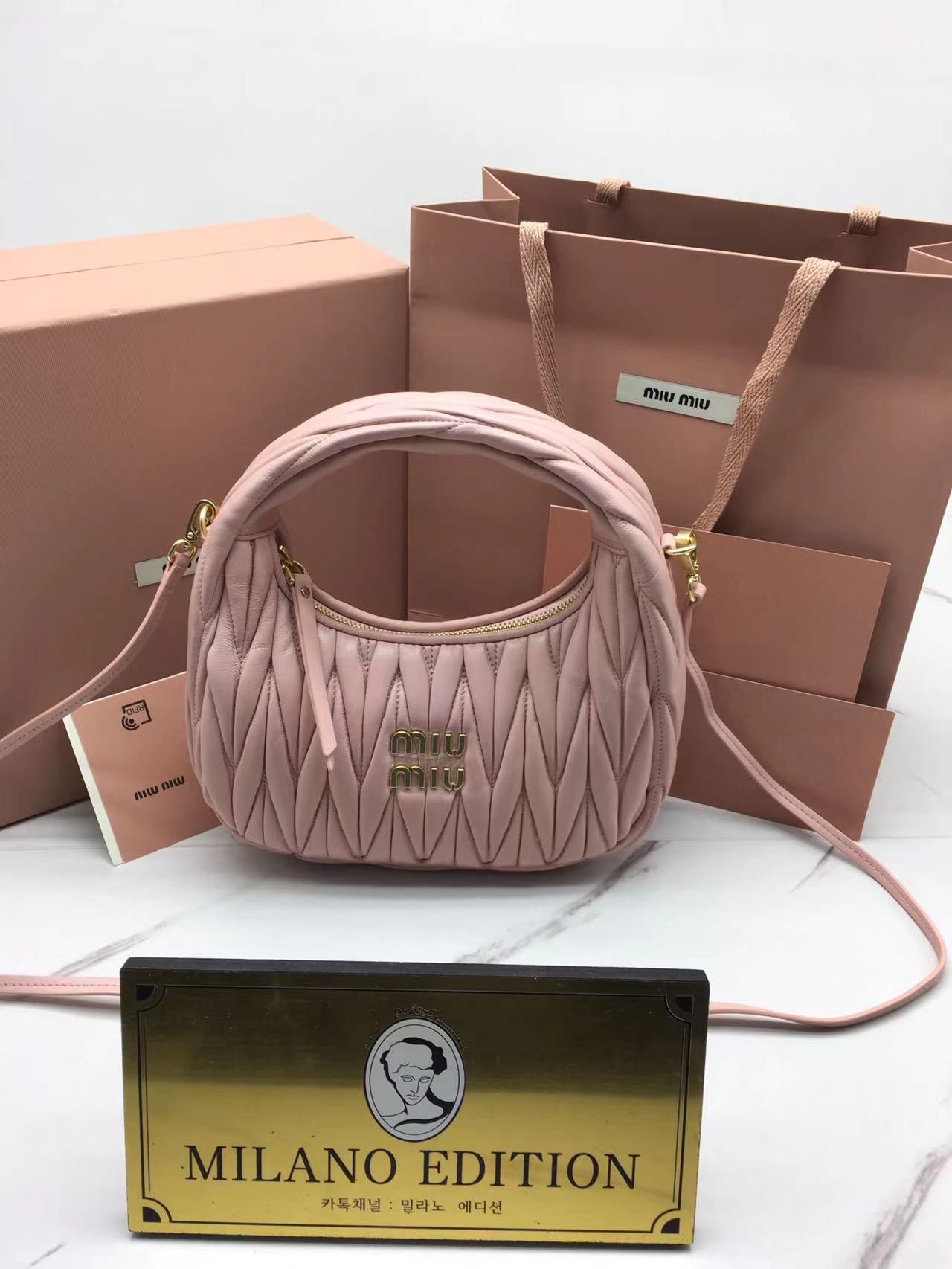 미우미우 miu miu 완더 마테라쎄 호보백 스몰