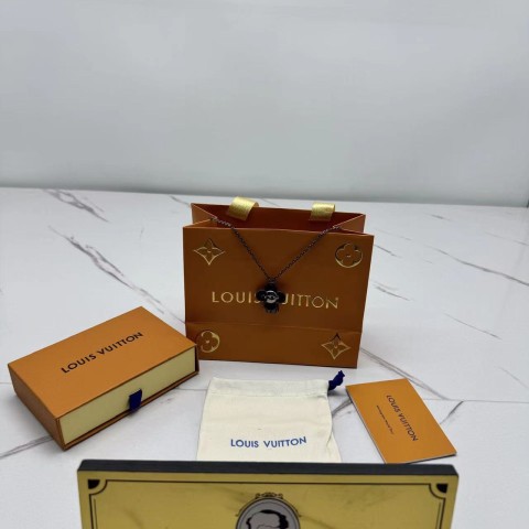 루이비통 lv 비비엔 목걸이