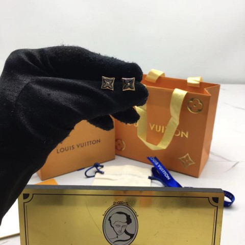 루이비통 네잎 클로버 귀걸이