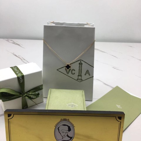 반클리프 앤 아펠 알함브라 목걸이 (V-gold소재) (컬러 블랙) (줄컬러 로즈골드)