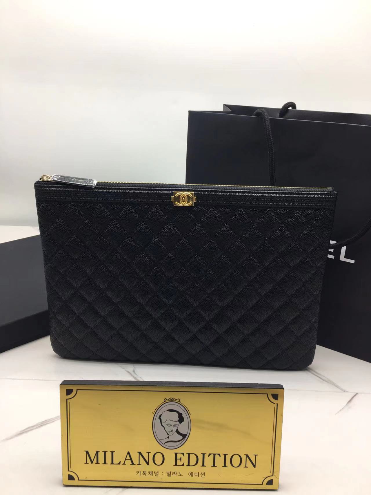 샤넬 보이 캐비어 클러치 33cm