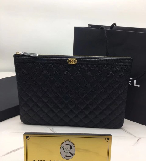 샤넬 보이 캐비어 클러치 33cm