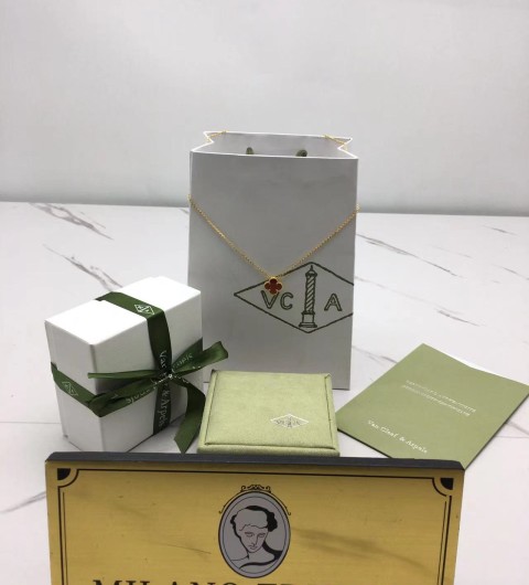 반클리프 매직 알함브라 목걸이 (V-gold소재) (빈티지) (컬러 레드) (줄컬러 옐로우골드)