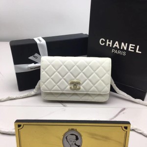 샤넬 23a 크리스탈장식 CC로고 woc