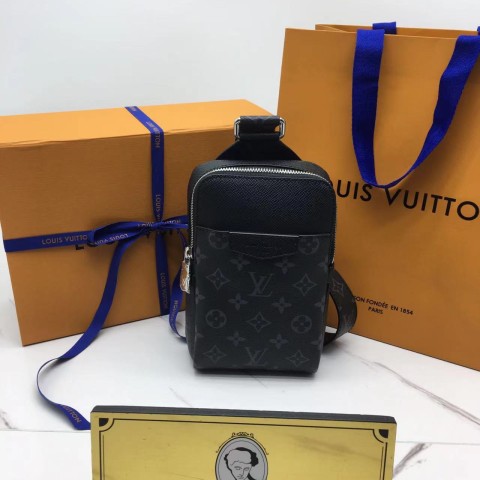 루이비통 아웃도어 슬링백 m30741