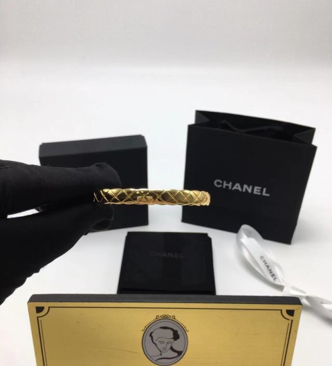 샤넬 코코 크러쉬 팔찌 17CM (컬러 옐로우골드/기본)
