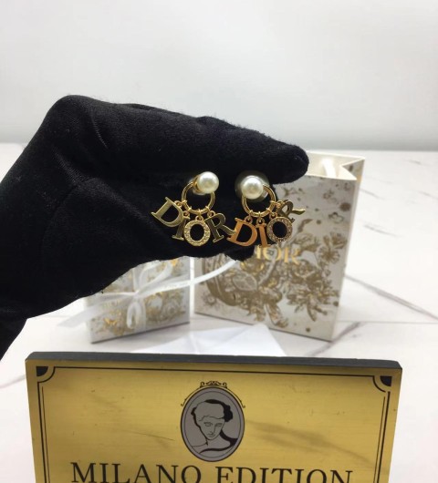 디올 dior 레터링 펄 귀걸이