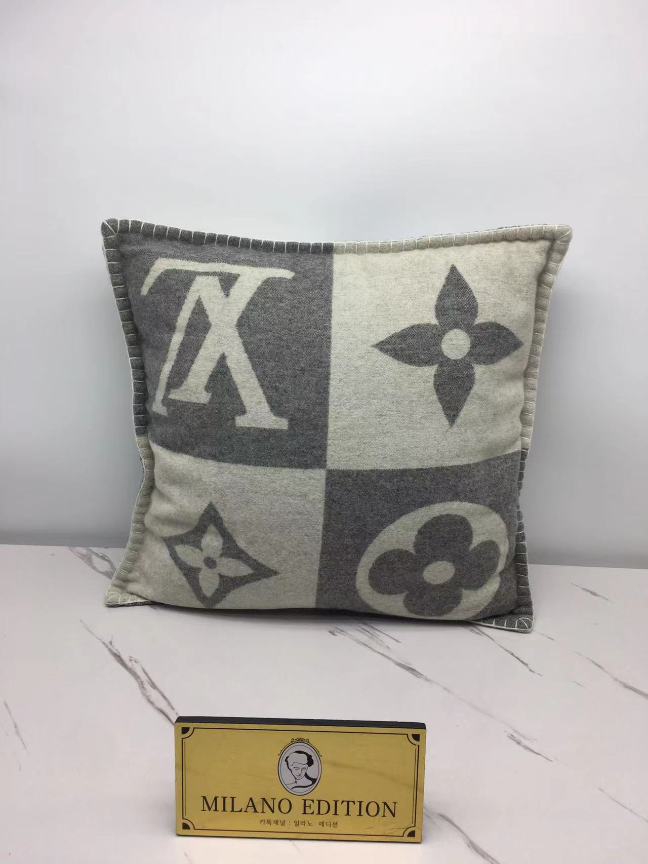 루이비통 LV 체크메이트 쿠션