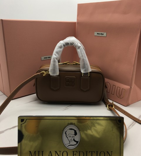 미우미우 miu miu 소프티 패디드 아르카디