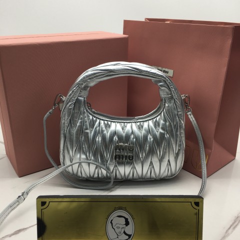 미우미우 miu miu 완더 마테라쎄 호보백 스몰
