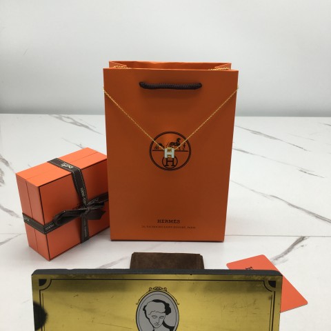 에르메스 H 스퀘어 목걸이 (컬러 화이트)