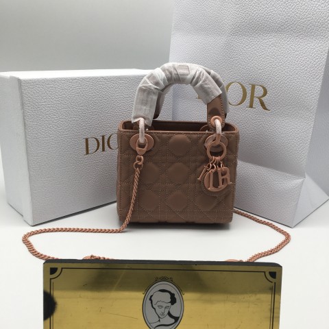 디올 울트라 매트 레이디 백 17cm