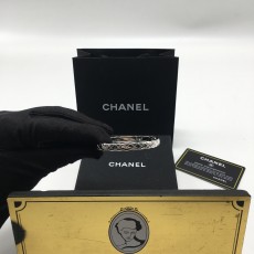 샤넬 코코 크러쉬 팔찌 17CM (컬러 화이트골드/기본)