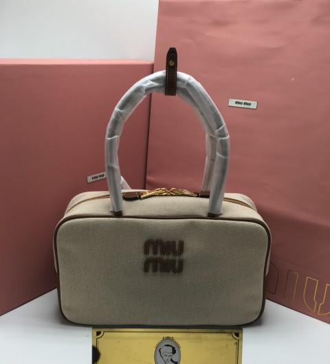 미우미우 가죽 트리밍 캔버스 토트 백 5BB163VOOO2CRN