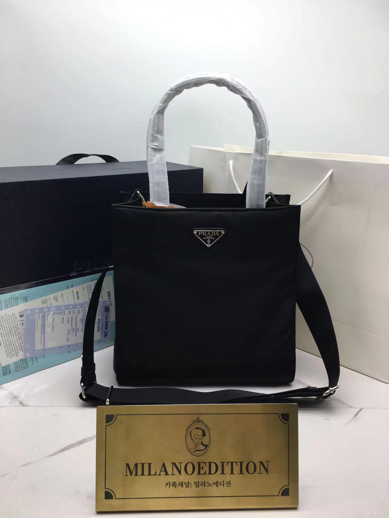 22FW 프라다 로고 리나일론 패딩 토트백 1BG426 RUKW F0002 VNOO