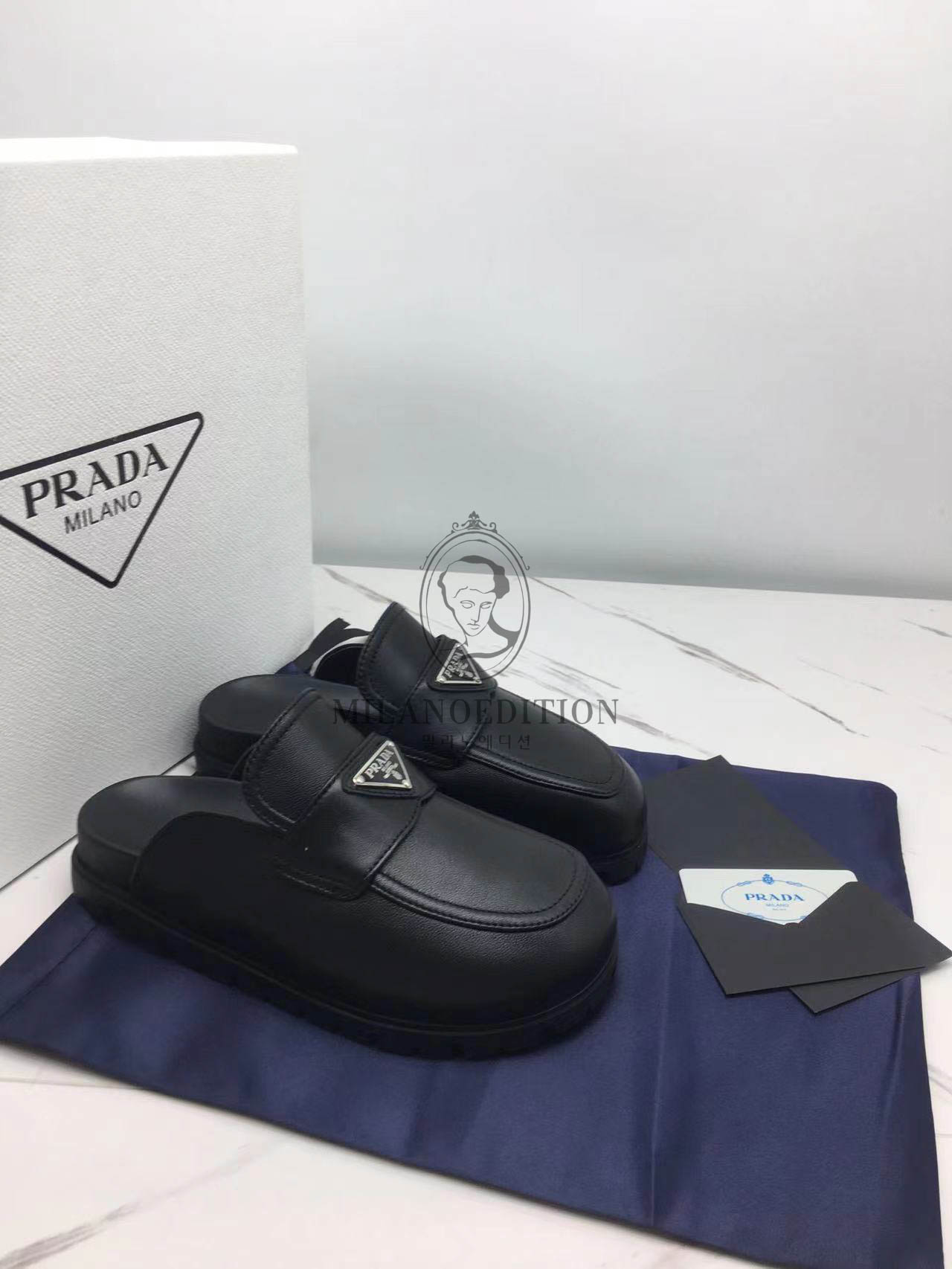 프라다 블로퍼 (컬러 블랙)