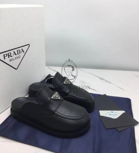 프라다 블로퍼 (컬러 블랙)